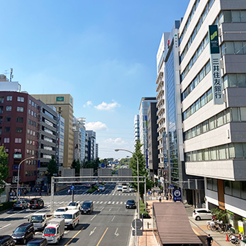 横浜アリーナ方面階段風景